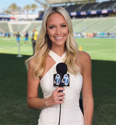 Ashley Brewer’s (ABC 7) Wiki, Husband, Salary,。